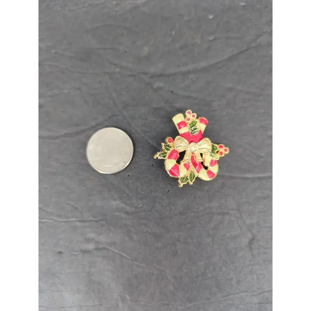 Vintage Christmas Wreath Brooch Pin Bow Candy Cane Enamel Holiday Retro